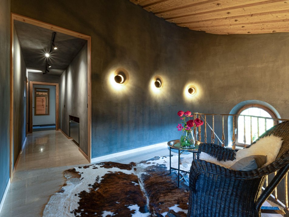 Corridor to the apartments