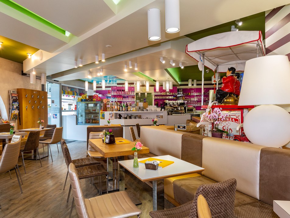 Eiscafé Costa Innenraum, © Werbeagentur Merzer Mittenwald