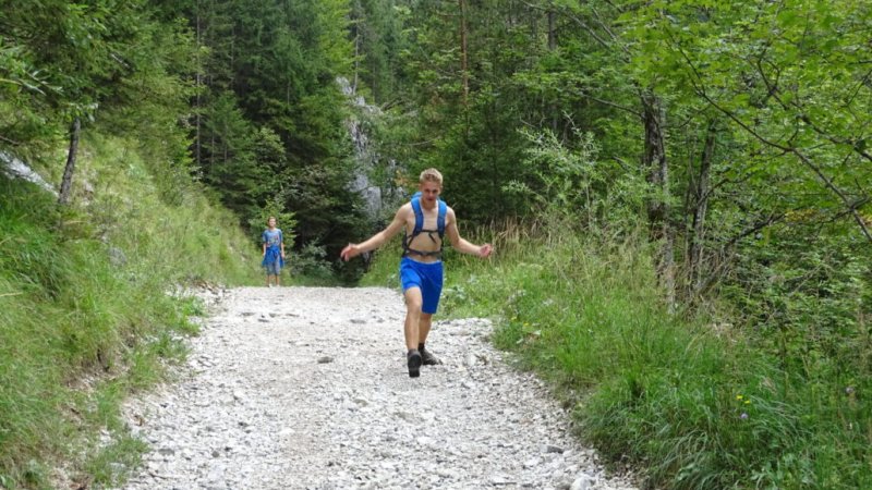 Perfekt für eine Familienwanderung – der abwechslungsreiche Weg lässt keine Langeweile aufkommen, © Alpenwelt Karwendel | Andrea Schmölzer