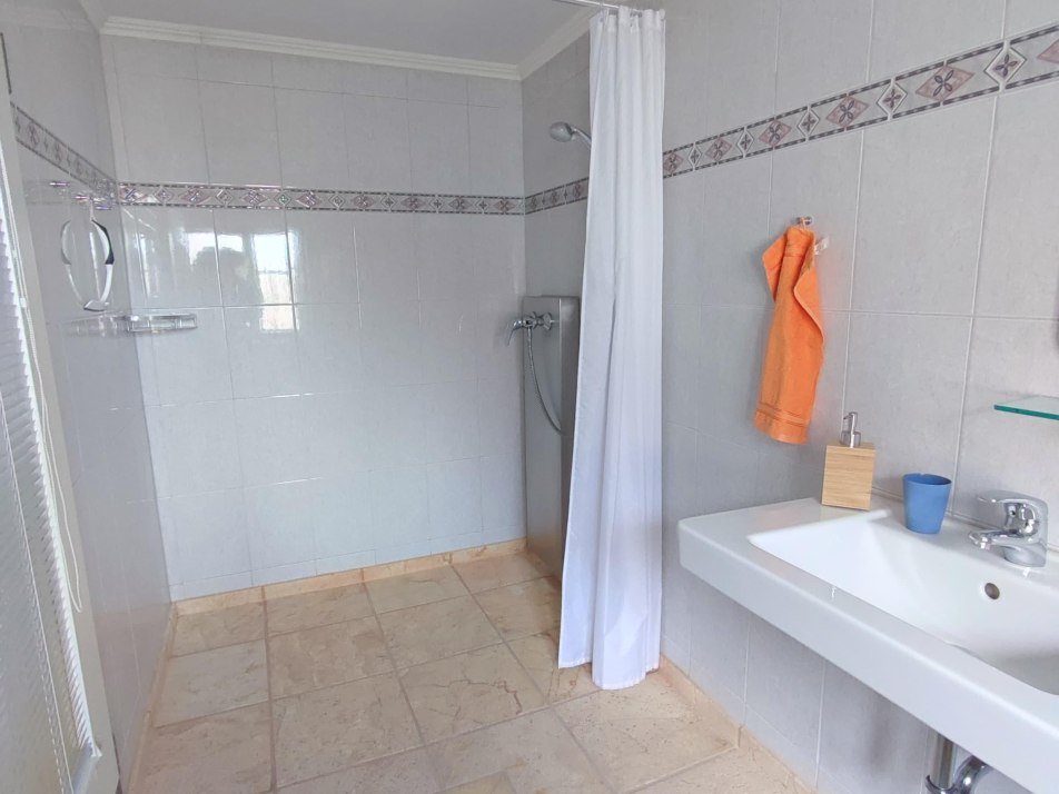 Badezimmer mit Dusche Badezimmer mit Dusche