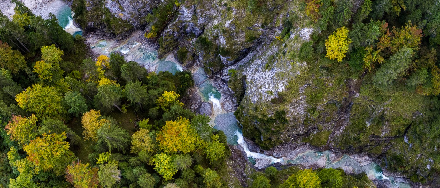 Herbstliche Finzbachklamm, © Alpenwelt Karwendel/ Kriner & Weiermann, Martin Kriner u. Christian Weiermann