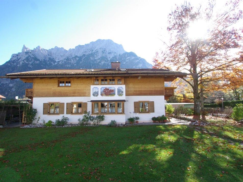 Haus Rotbuche im Spätsommer