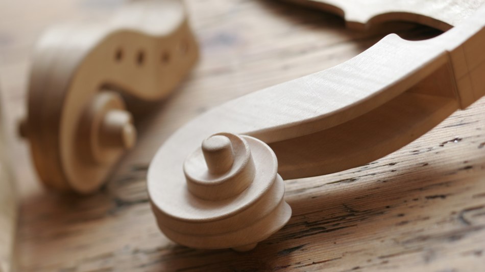 Geigenhals im Rohzustand vor der Weiterverarbeitung, © Alpenwelt Karwendel / Wolfgang Pfisterer