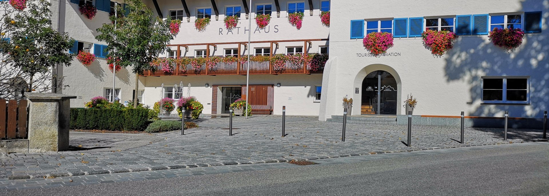 The Mittenwald Town Hall with tourist information, © Andreas Karner