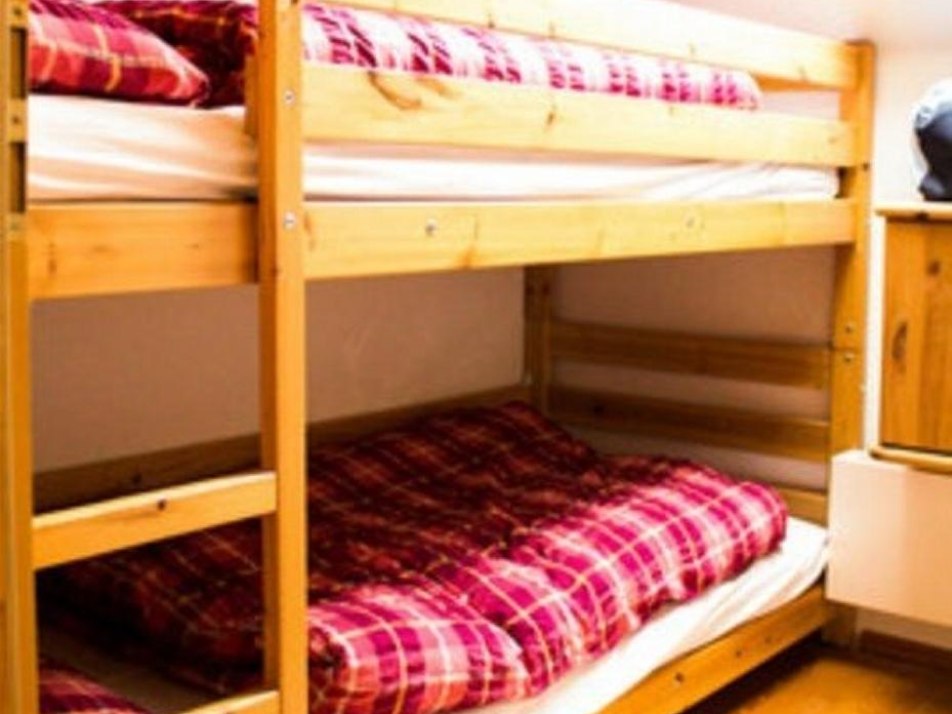 2m Stockbett im kleinen Schlafzimmer