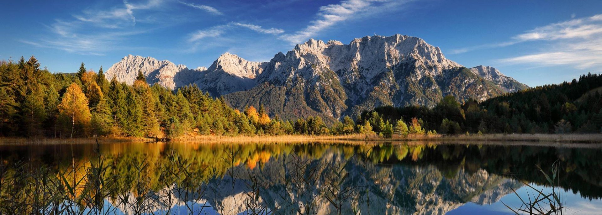 View of the Karwendel massif from Luttensee near Mittenwald, © Alpenwelt Karwendel | Rudolf Pohmann View of the Karwendel massif from Luttensee near Mittenwald, © Alpenwelt Karwendel | Rudolf Pohmann