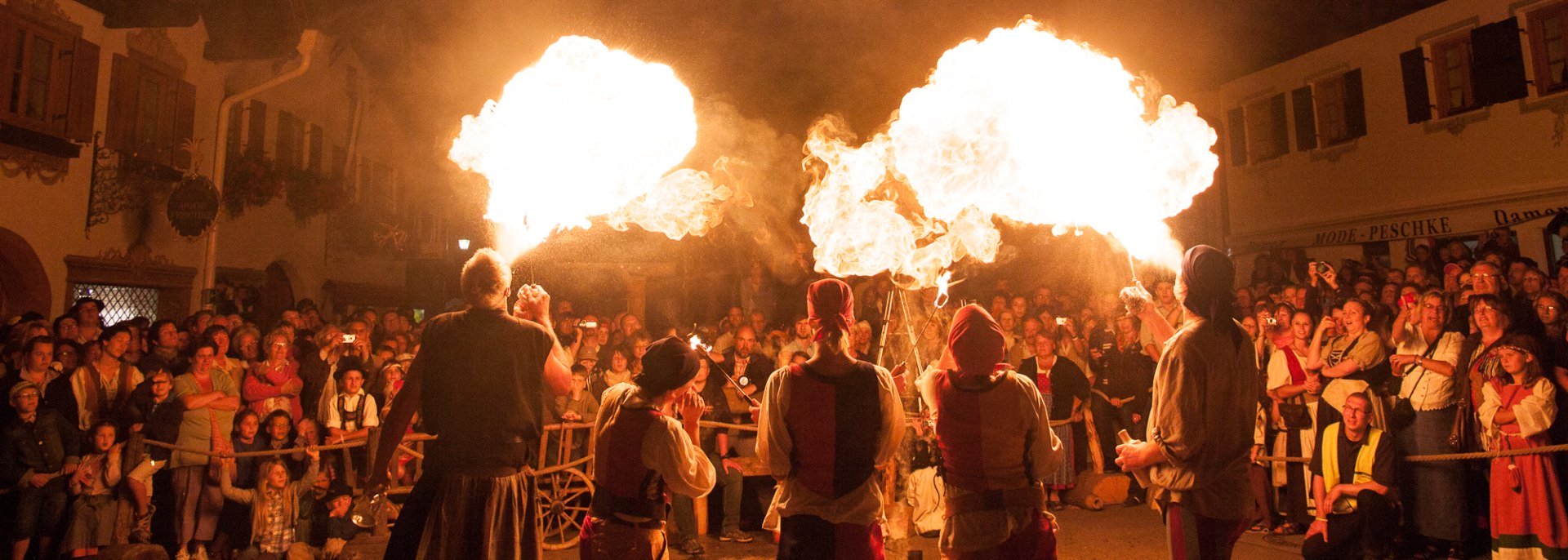 Feuershow am Bozner Markt in Mittenwald, © Alpenwelt Karwendel | Hubert Hornsteiner