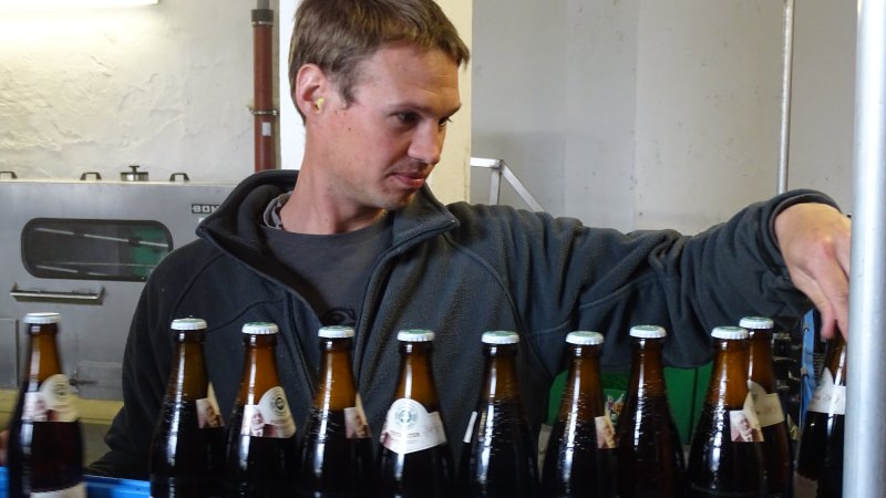 Abfüllanlage der Brauerei, © Alpenwelt Karwendel | Andrea Schmölzer Abfüllanlage der Brauerei, © Alpenwelt Karwendel | Andrea Schmölzer