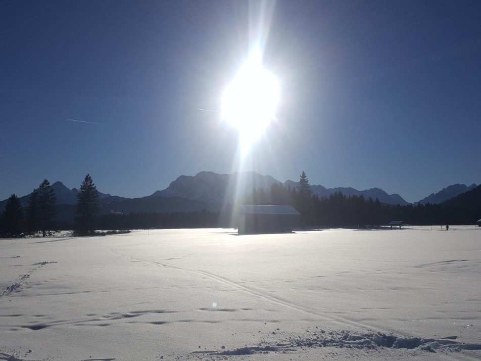 Winterlandschaft mit Wettersteingebirge