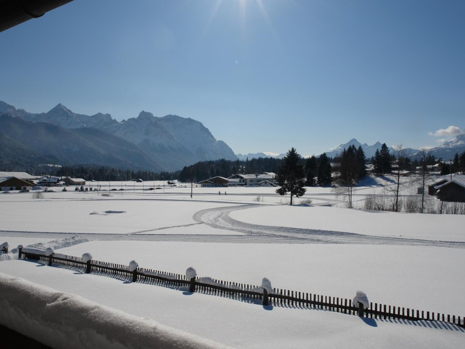 337959_322631877777107_33843461_o