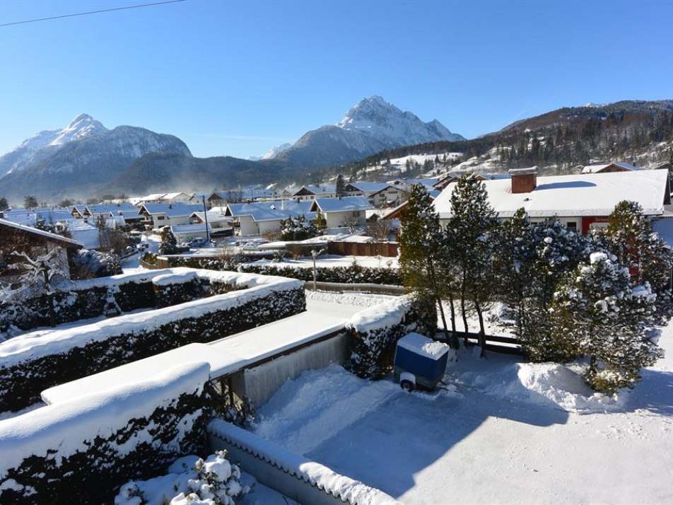 Blick nach Mittenwald im Winter 2016