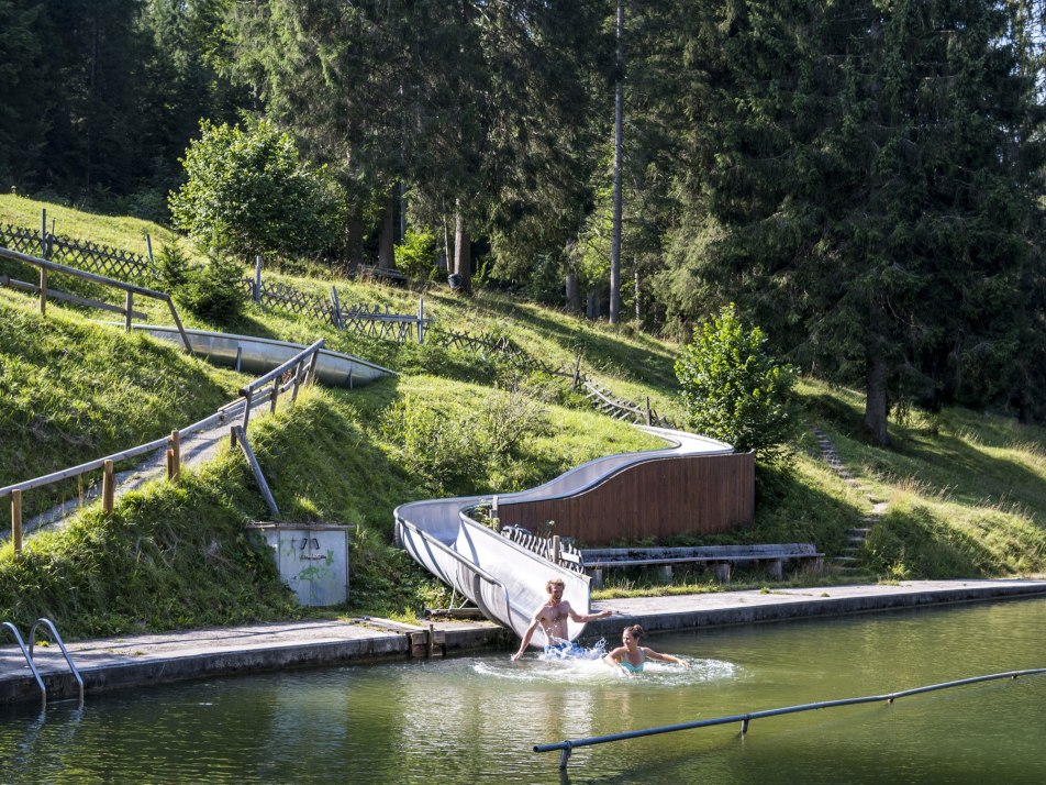 Freibad mit Rutsche am Grubsee bei Krün im Sommer, © Alpenwelt Karwendel| Gregor Lengler