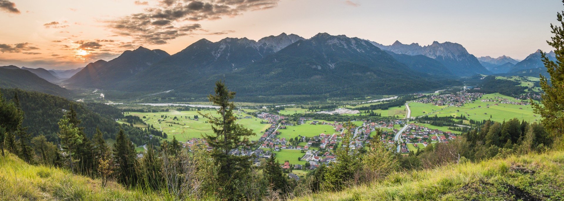 Reiche Aussichten nach kurzer Wanderung auf den Krepelschrofen über Wallgau, © Alpenwelt Karwendel | Paul Wolf