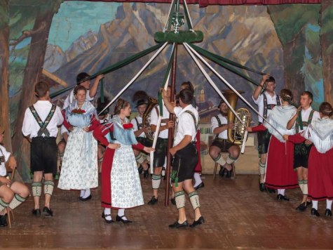 Heimatabend des Gebirgstrachtenvereins Mittenwald, © Alpenwelt Karwendel | Hubert Hornsteiner