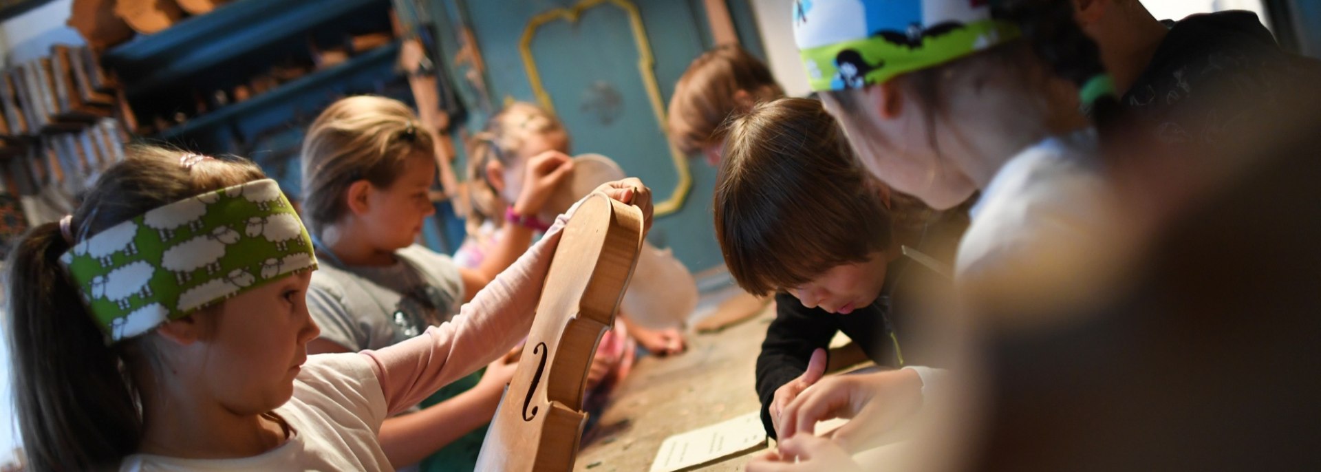 From wood to violin - children's program , © Alpenwelt Karwendel | Angelika Warmuth