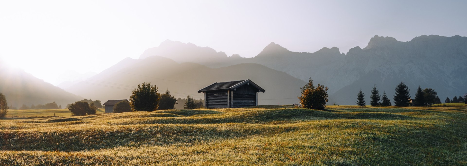 Stadel auf den Buckelwiesen zwischen Krün und Mittenwald, © Alpenwelt Karwendel | André Alexander @formgestalter