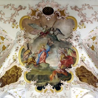 Religiöse Lüftlmalerei in der Kirche St.Peter&Paul in Mittenwald, © Alpenwelt Karwendel | Marinus Zwerger