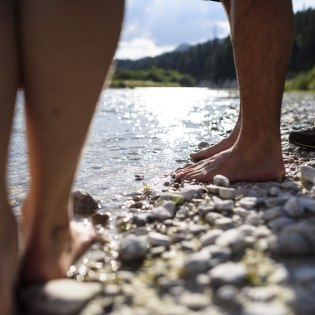 Was gibt es Schöneres als eine Erfrischung in den Bergseen, Gebirgsbächen und -flüssen nach einer Tour rund um Mittenwald, Krün und Wallgau!?, © Alpenwelt Karwendel | Wolfgang Ehn