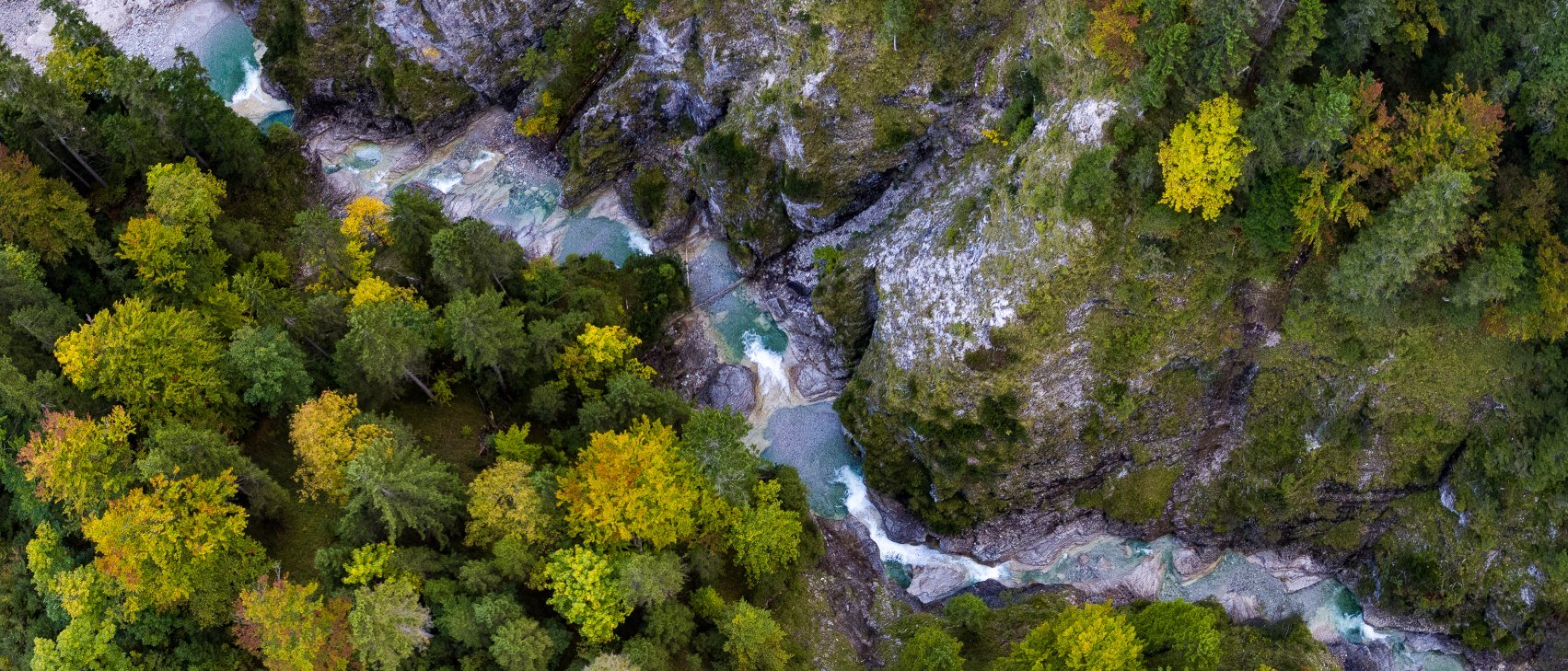 Herbstliche Finzbachklamm, © Alpenwelt Karwendel/ Kriner & Weiermann, Martin Kriner u. Christian Weiermann Herbstliche Finzbachklamm, © Alpenwelt Karwendel/ Kriner & Weiermann, Martin Kriner u. Christian Weiermann