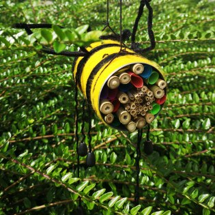 Rundum nett anzusehen - Bienenhotel, © Alpenwelt Karwendel | Sarah Hoffmann