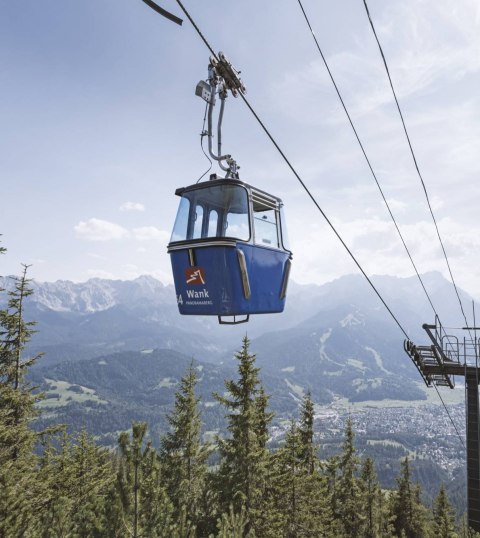 Die Wankbahn in Garmisch-Partenkirchen mit Blick Richtung Zugspitze , © Bayerische Zugspitzbahn Bergbahnen AG | Matthias Fend 