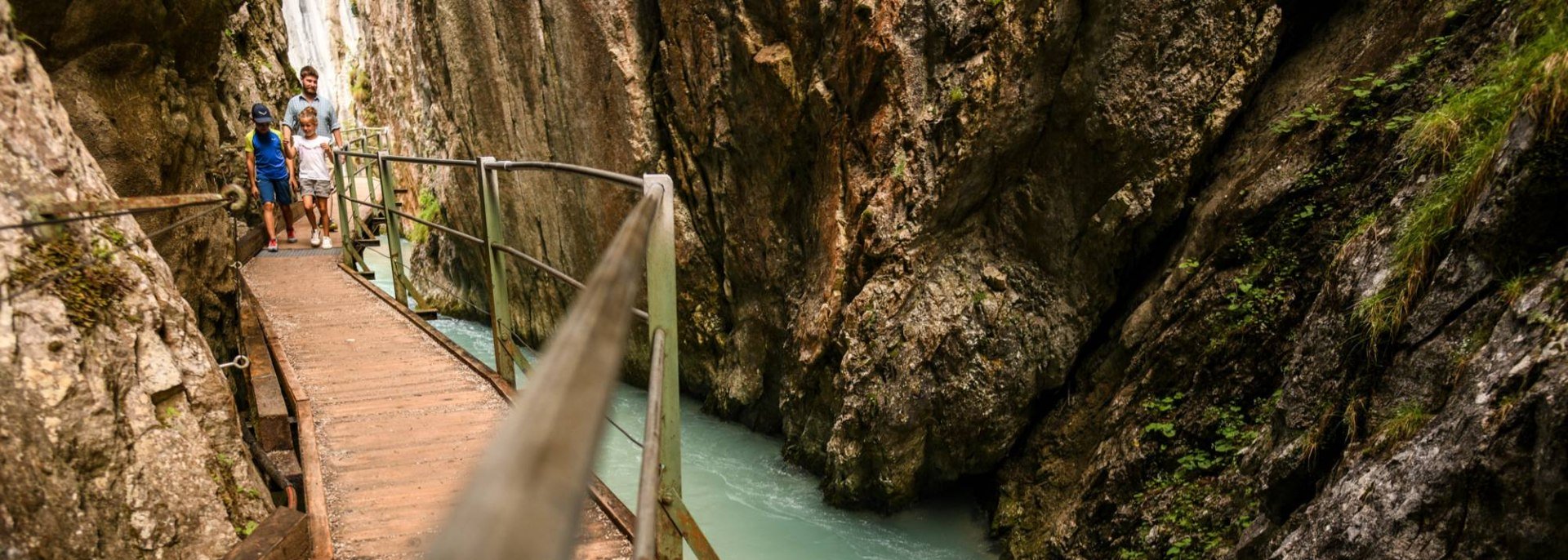 Auf Entdeckungsreise in der Leutaschklamm , © Alpenwelt Karwendel | Philipp Gülland