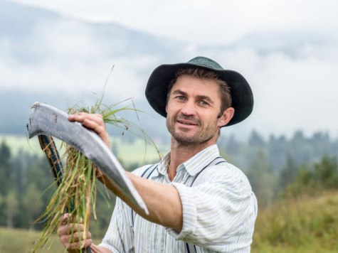 Alois Kramer bei der Wiesmahd , © Molkerei Berchtesgadener Land