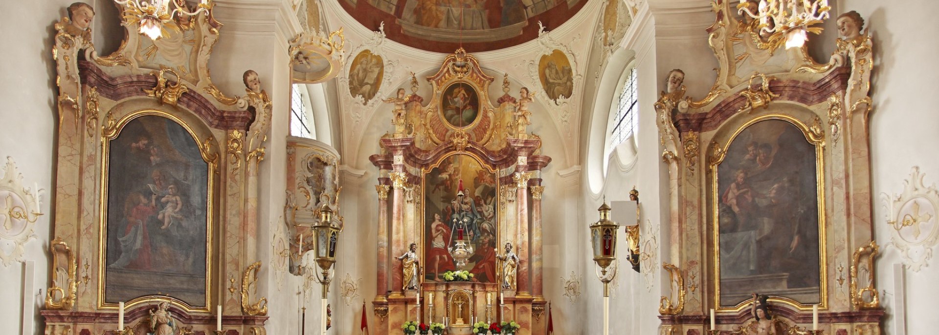 Die Kirche St. Sebastian in Krün mit den prächtigen Verzierungen. , © Alpenwelt Karwendel | Christoph Schober