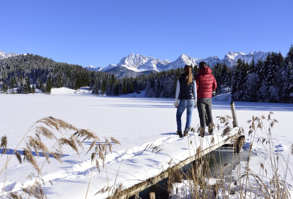Schneereiche Landschaften und gezuckerte Gipfel erleben Sie im Winter rund um Mittenwald, Krün und Wallgau, © Alpenwelt Karwendel | Stefan Eisend