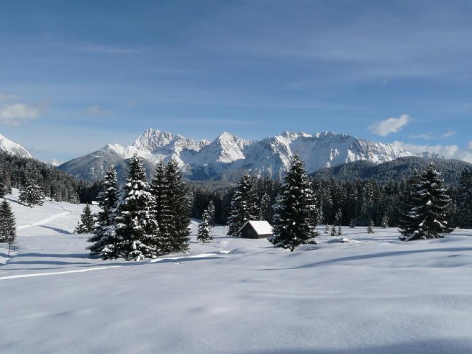 Elmauer Alm mit Blick zum Karwendel