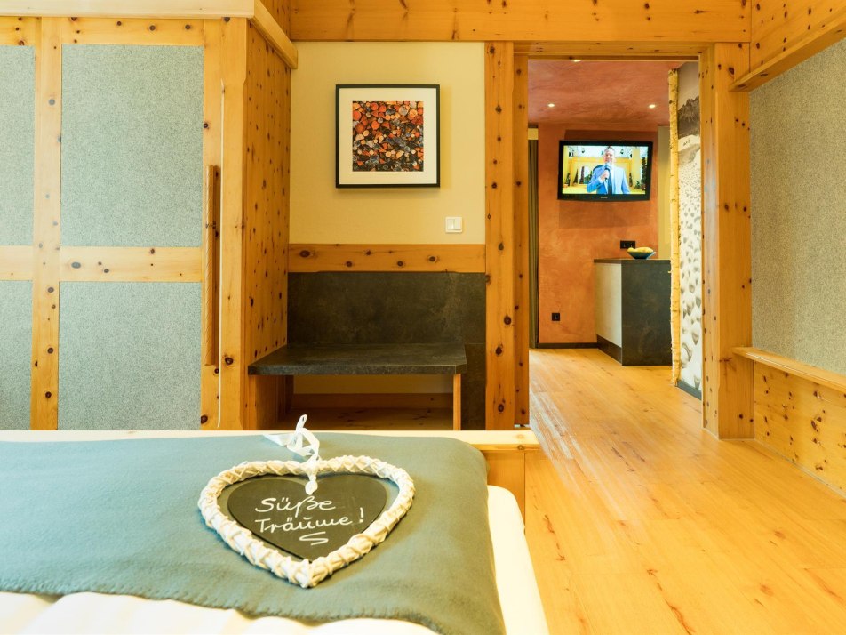 Schlafzimmer Ferienwohnung Skihaserl, © Ferienwohnungen Ferienglück Krün