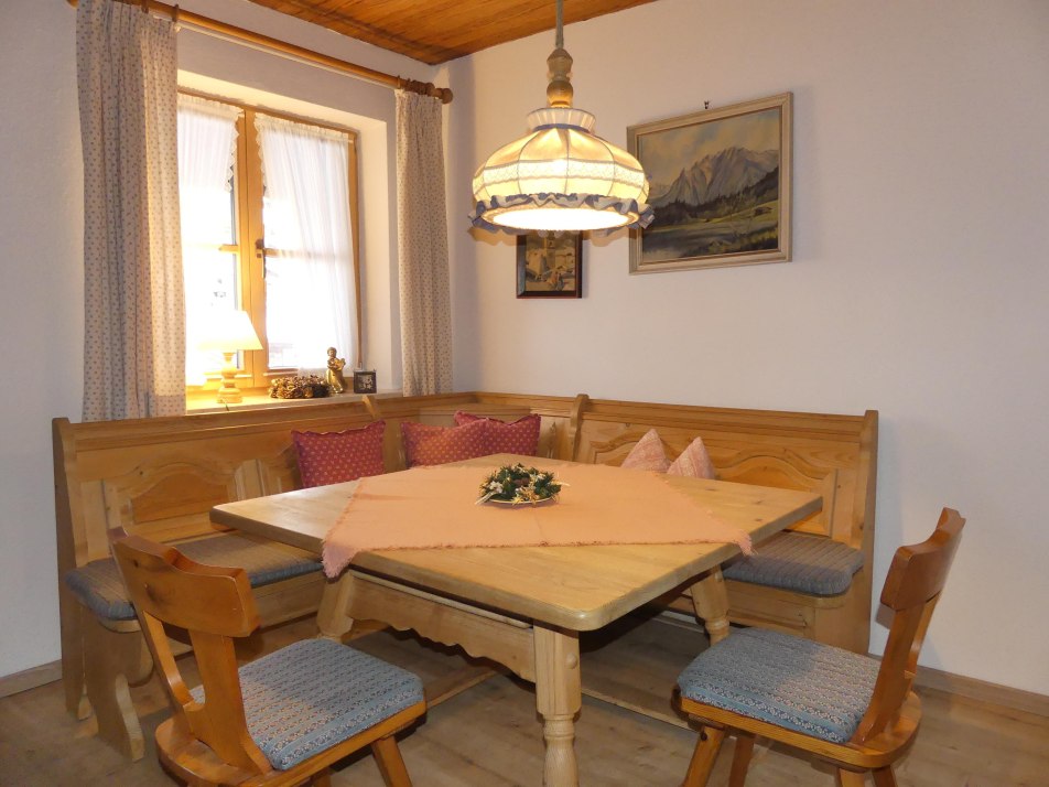 FEWO 1 - Dining Area