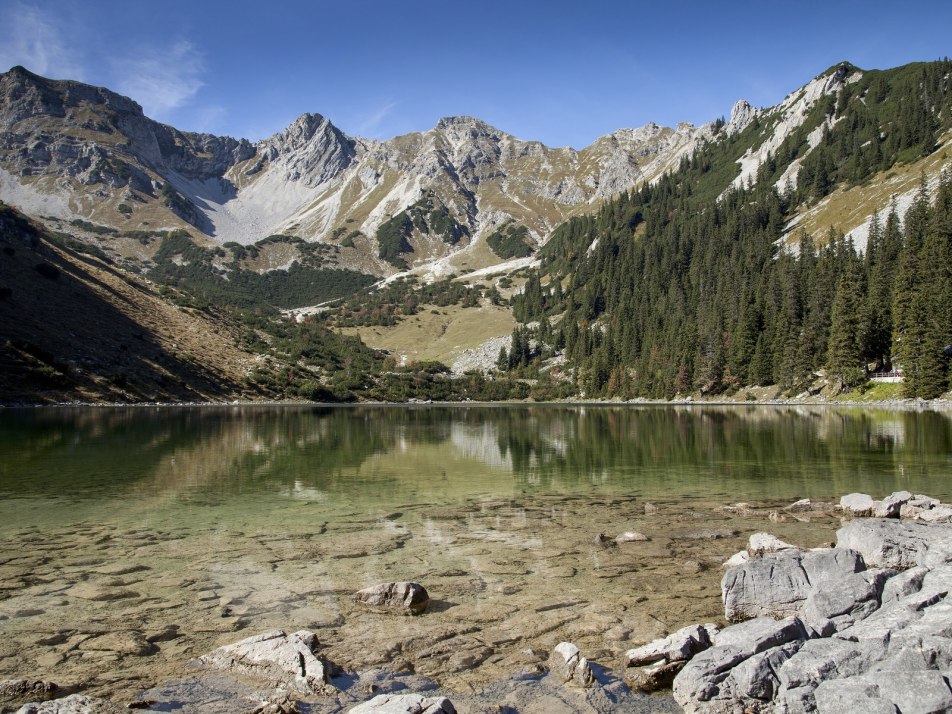 Soiernsee im Sommer, © Alpenwelt Karwendel | Hubert Hornsteiner, Alpenwelt Karwendel |Hubert Hornsteiner