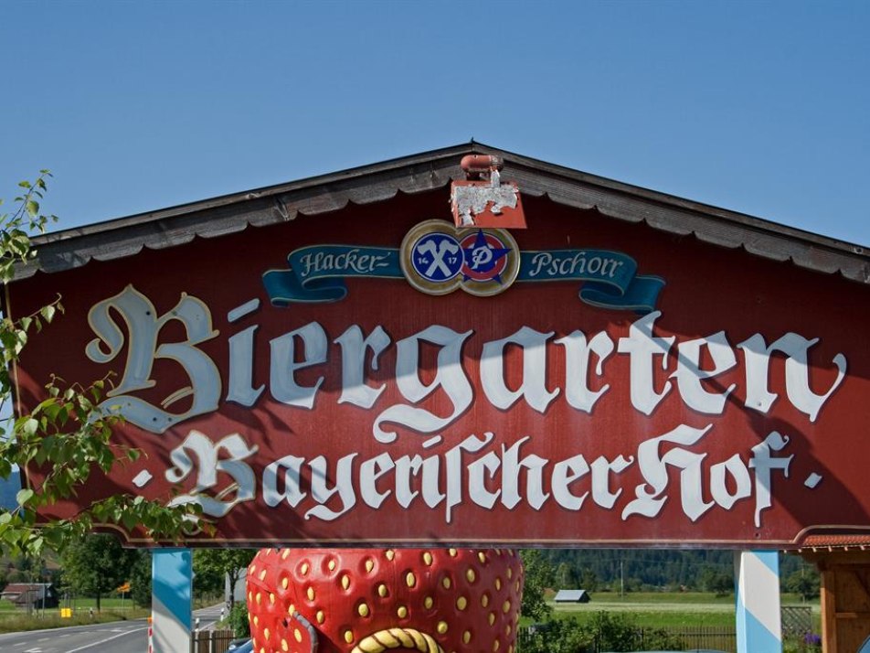 Bayerischer Hof Schild Biergarten