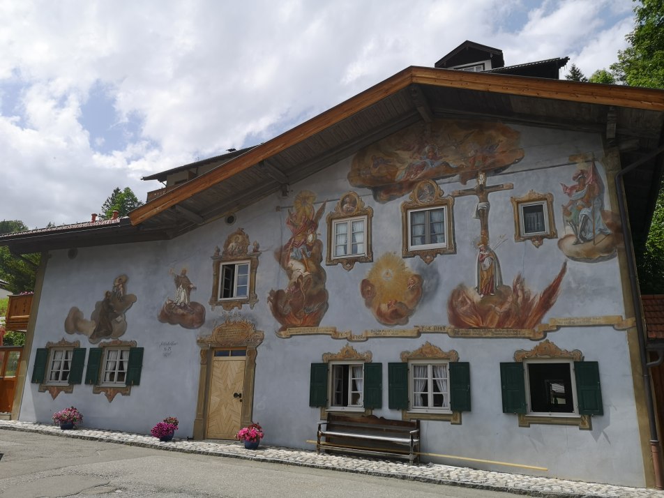 Lüftelmalerei auf dem Schlipferhaus, © Alpenwelt Karwendel | Julia Sommerer