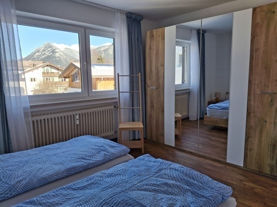 Großer Kleiderschrank