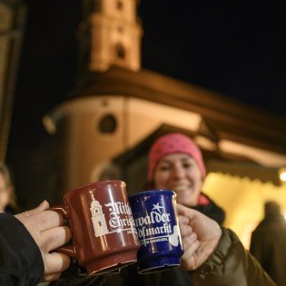 Gesellige Momente am Christkindlmarkt in Mittenwald, © Alpenwelt Karwendel | Philipp Gülland Gesellige Momente am Christkindlmarkt in Mittenwald, © Alpenwelt Karwendel | Philipp Gülland