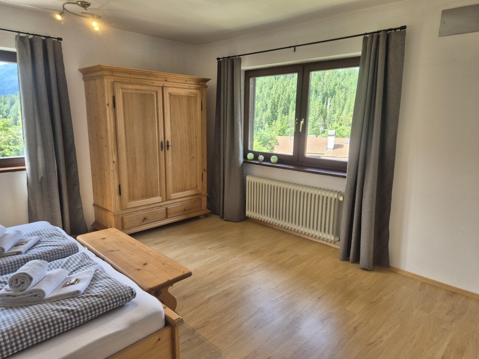 Schlafzimmer 1