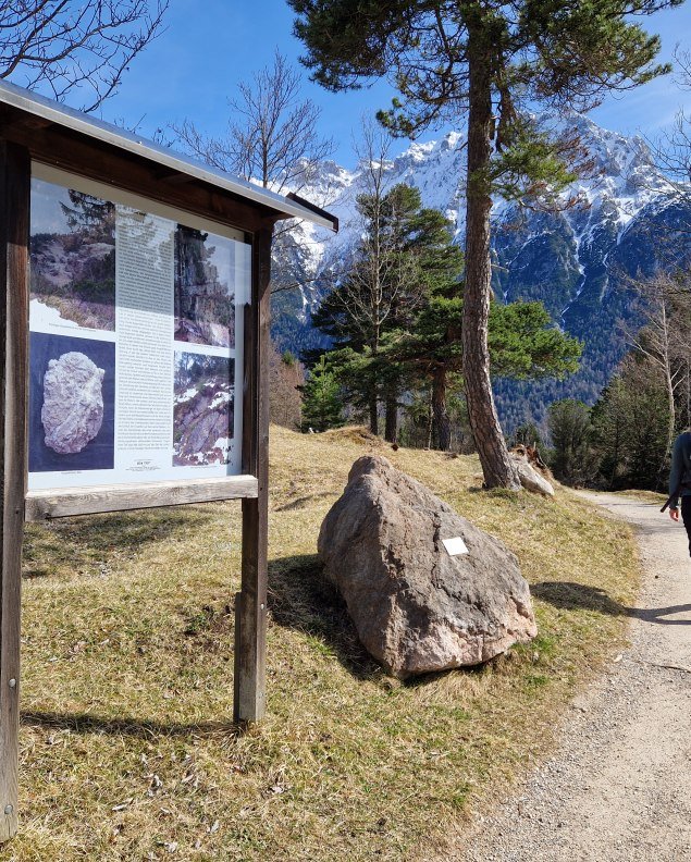 Wanderung auf dem Geologie-Lehrpfad in Mittenwald, © Alpenwelt Karwendel | Isabell Prior