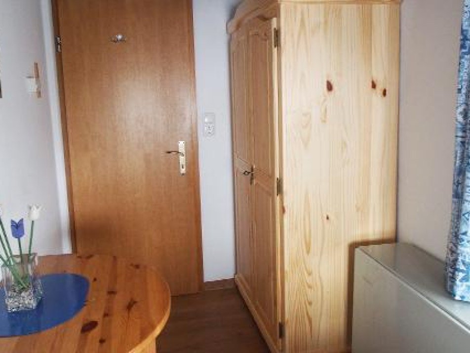 Zaunkoenig_Schalfzimmer1-Schrank_quer
