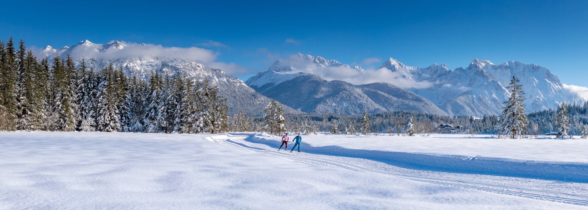 Cross-country skiing in the mountains - here at lake Barmsee near Krün with a view of the Karwendel, © Alpenwelt Karwendel | Kriner-Weiermann