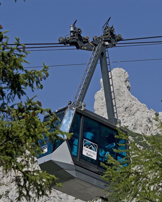 Gondelankunft der Karwendelbahn in Mittenwald - Bergbahn von der Isar auf den Karwendel , © Alpenwelt Karwendel | Hubert Hornsteiner