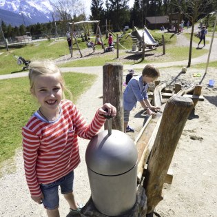 Wasserspiel am Flößerspielplatz Krün, © Alpenwelt Karwendel | Stefan Eisend