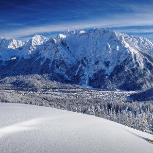 View of Mittenwald and Karwendel in Bavaria. Vacation in the mountains with snow and fun., © Alpenwelt Karwendel | Rudolf Pohmann