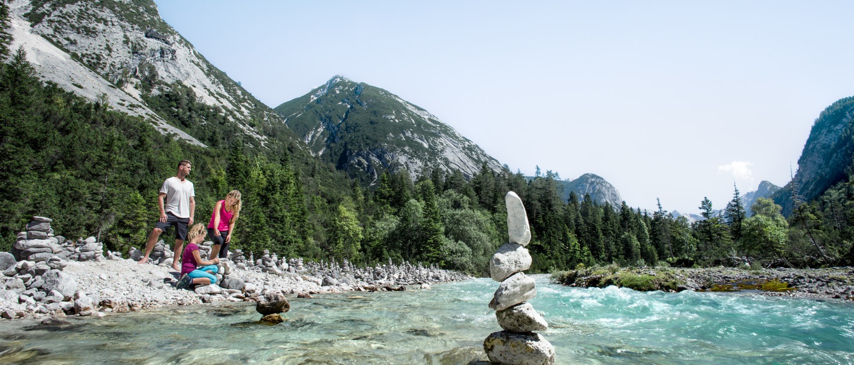 Erfrischende Momente an der Isar im Hinterautal, © Olympiaregion Seefeld | www.stephanelsler.com