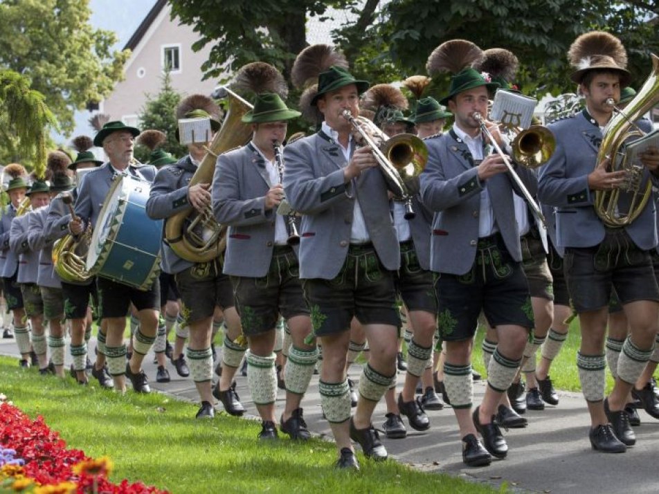 Kurkonzert mit der Musikkapelle Mittenwald - Eröffnungskonzert, © Alpenwelt Karwendel | Hubert Hornsteiner Kurkonzert mit der Musikkapelle Mittenwald - Eröffnungskonzert, © Alpenwelt Karwendel | Hubert Hornsteiner