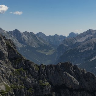 Blick vom westlichen Karwendel ins östliche Karwendelgebrige, © Alpenwelt Karwendel | Philipp Gülland