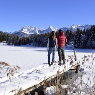 Schneereiche Landschaften und gezuckerte Gipfel erleben Sie im Winter rund um Mittenwald, Krün und Wallgau, © Alpenwelt Karwendel | Stefan Eisend
