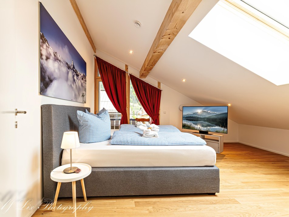 Bedroom_Boxpring1