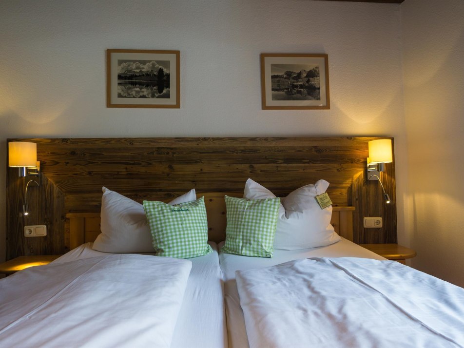 Doppelbett im Gästehaus Rusticana